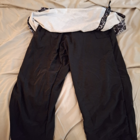 She Show Women's Black and White Floral Women's Skirt With Leggings - Picture 5 of 10